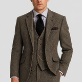 Costume trois pièces en tweed avec chaîne de montre