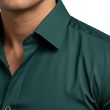 Chemise cintrée à manches longues avec col classique et tissu extensible