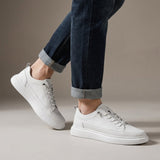 Baskets basses homme à lacets et panneaux surpiqués