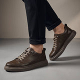 Baskets basses homme à lacets et panneaux surpiqués