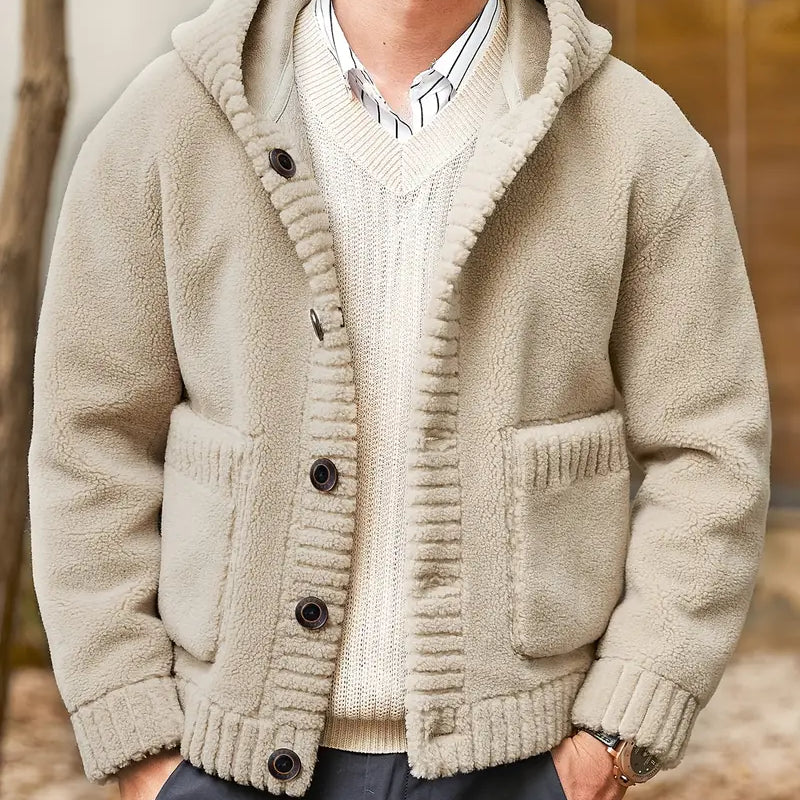 Cardigan Tricoté à Capuche et Boutons