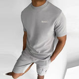 Ensemble T-Shirt et Short Assortis