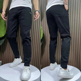 Pantalon Fuselé Essentiel à Coupe Ajustée