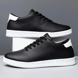 Baskets homme perforées en simili cuir mat